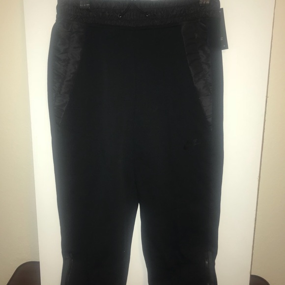 Nike Tech Fleece - Picture 2 of 4